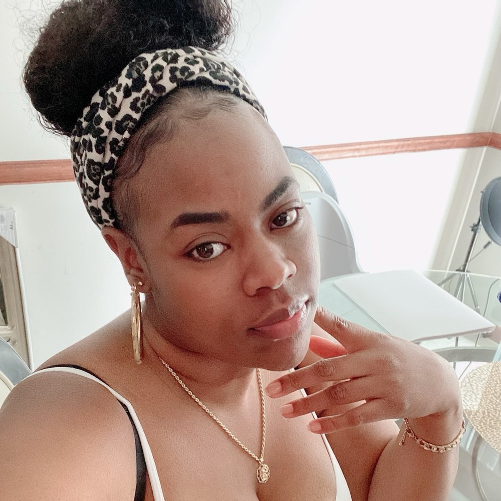 Meet your Posher, Domonique
